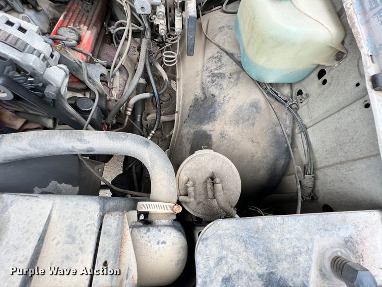 image for item KK9555 1991 Chevrolet 3500  box truck