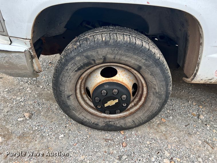 image for item KK9555 1991 Chevrolet 3500  box truck