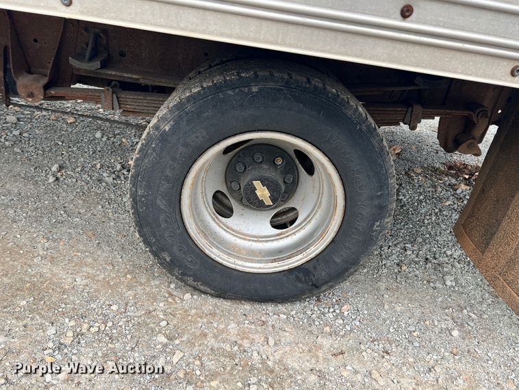 image for item KK9555 1991 Chevrolet 3500  box truck