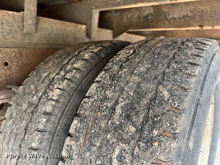 image for item KK9555 1991 Chevrolet 3500  box truck