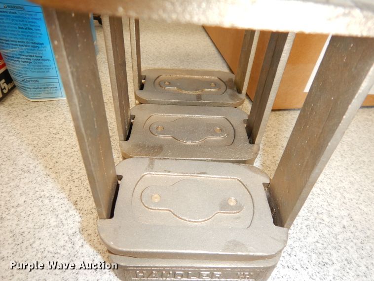 image for item KR9906 (3) Handler double flask presses