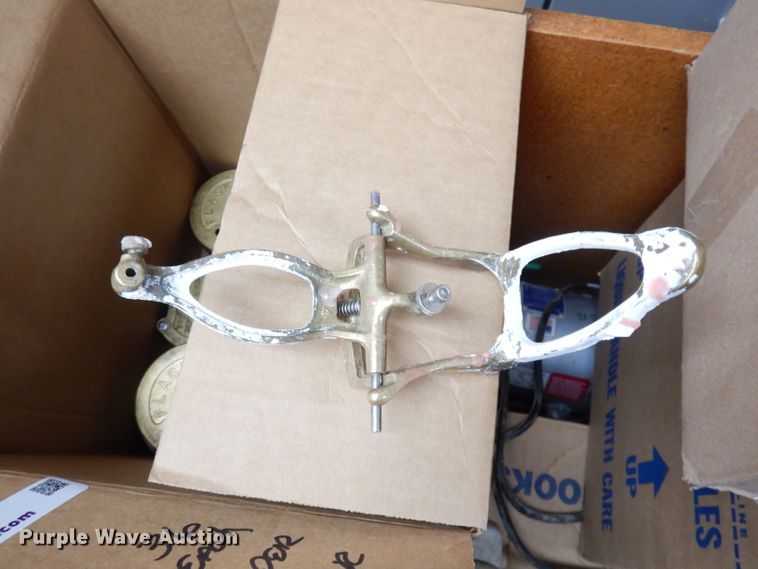 image for item KR9916 (76) brass articulators