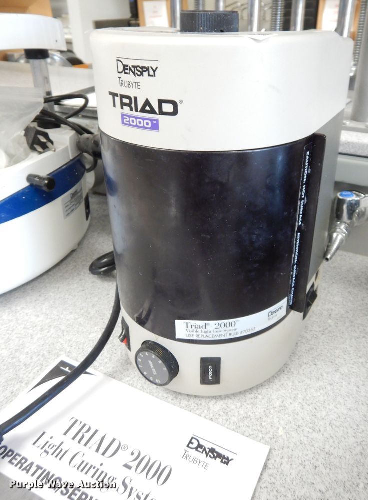 image for item KR9919 Triad 2000  light curing system