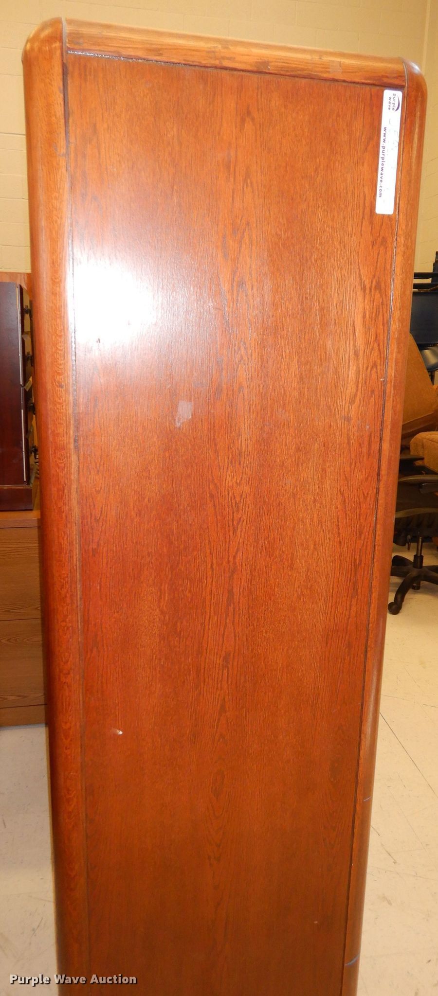 Furniture in Topeka, KS Item JE9813 sold Purple Wave