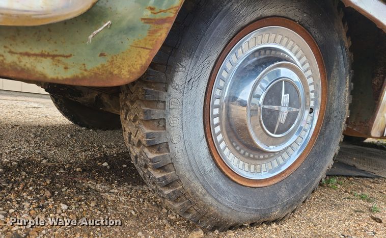 image for item DJ1601 1948 Chrysler  sedan