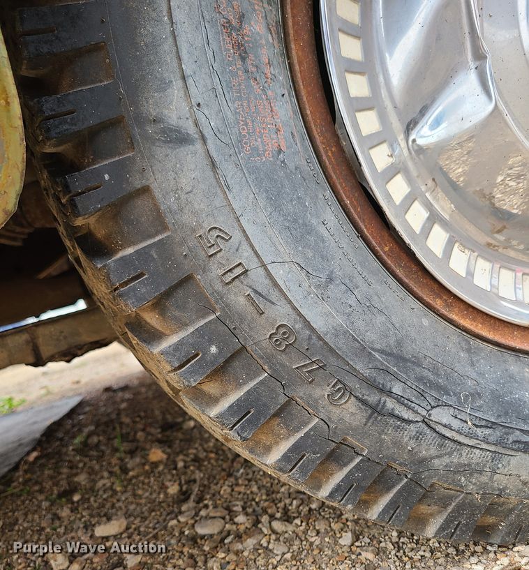 image for item DJ1601 1948 Chrysler  sedan