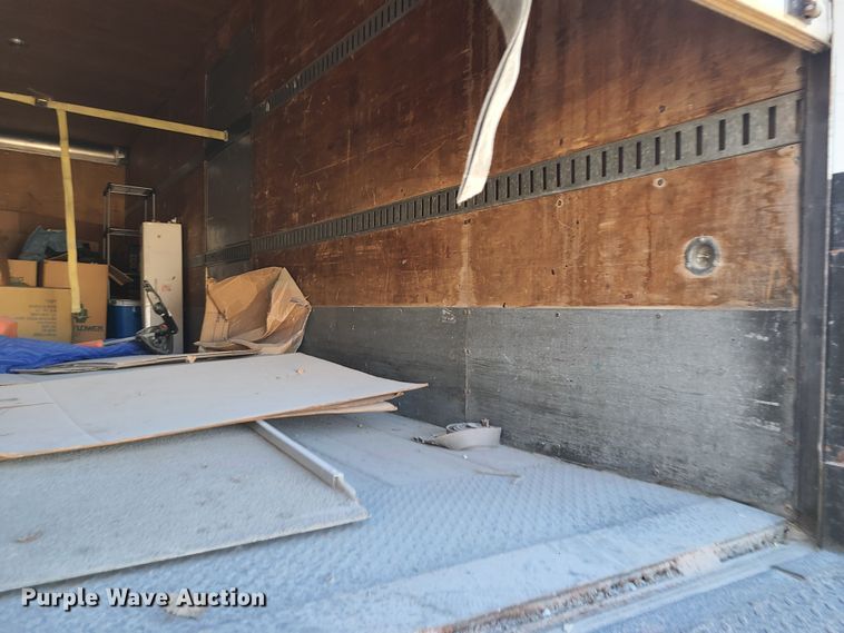 image for item DJ1610 1990 International 4900  box truck