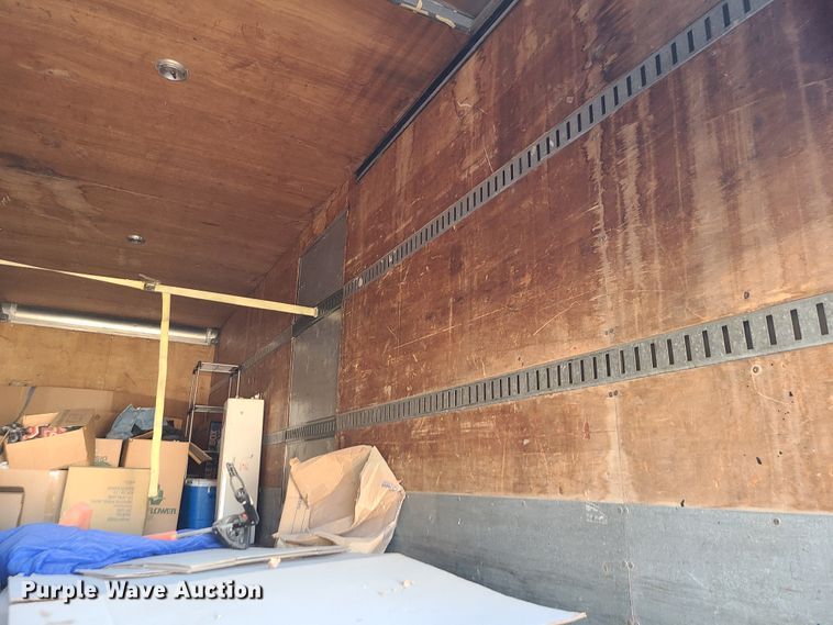 image for item DJ1610 1990 International 4900  box truck