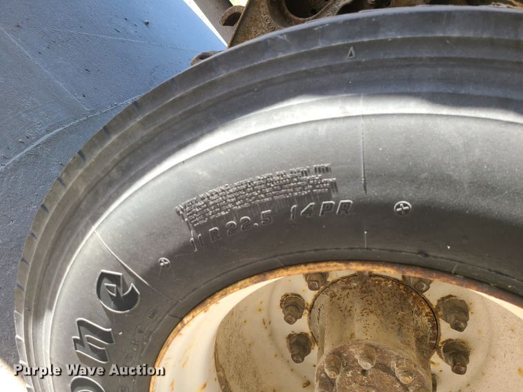 image for item DJ1610 1990 International 4900  box truck