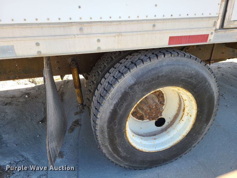 image for item DJ1610 1990 International 4900  box truck