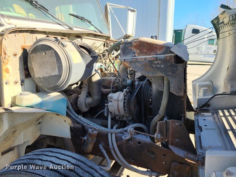 image for item DJ1610 1990 International 4900  box truck