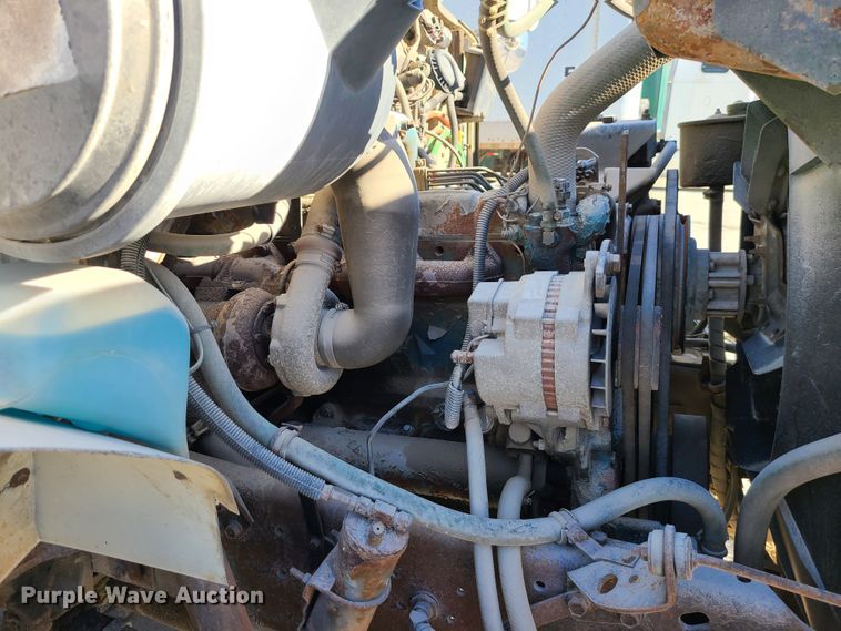 image for item DJ1610 1990 International 4900  box truck