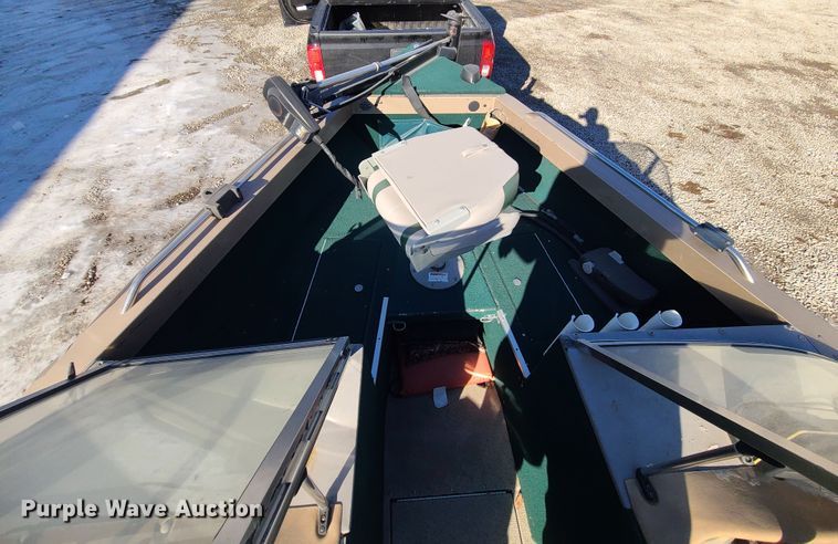 image for item DJ1691 2000 Lund Fisherman 1800  boat