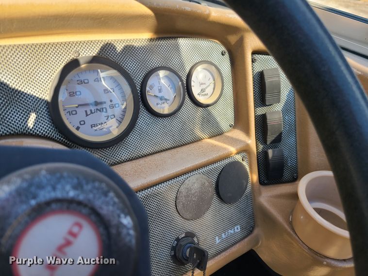 image for item DJ1691 2000 Lund Fisherman 1800  boat