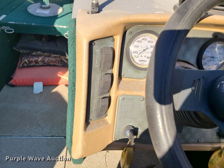 image for item DJ1691 2000 Lund Fisherman 1800  boat