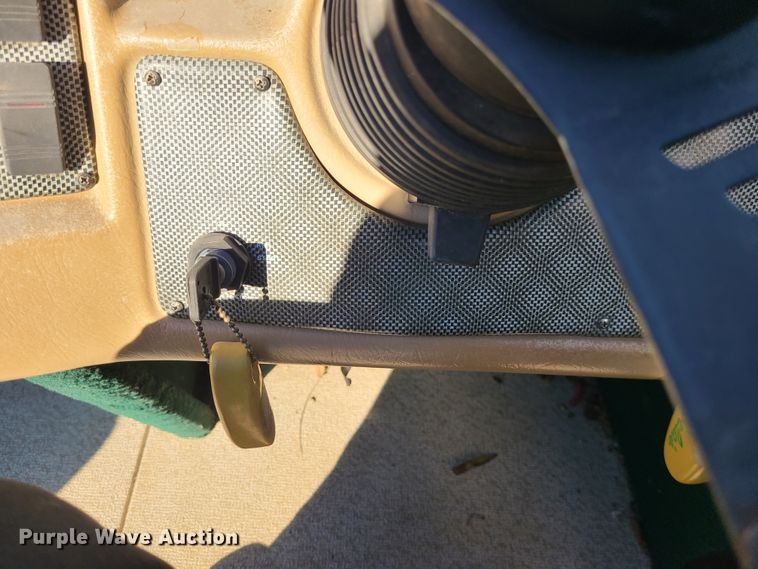 image for item DJ1691 2000 Lund Fisherman 1800  boat