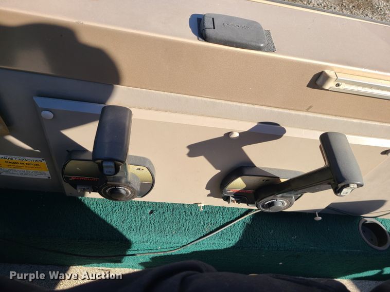 image for item DJ1691 2000 Lund Fisherman 1800  boat