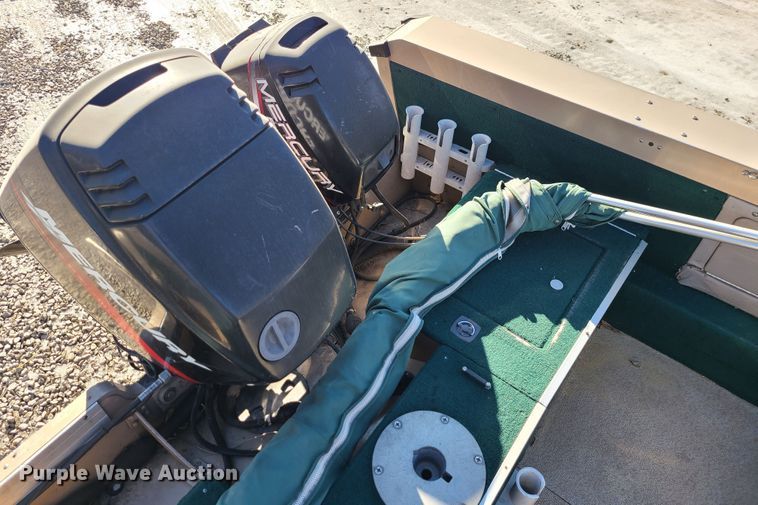 image for item DJ1691 2000 Lund Fisherman 1800  boat