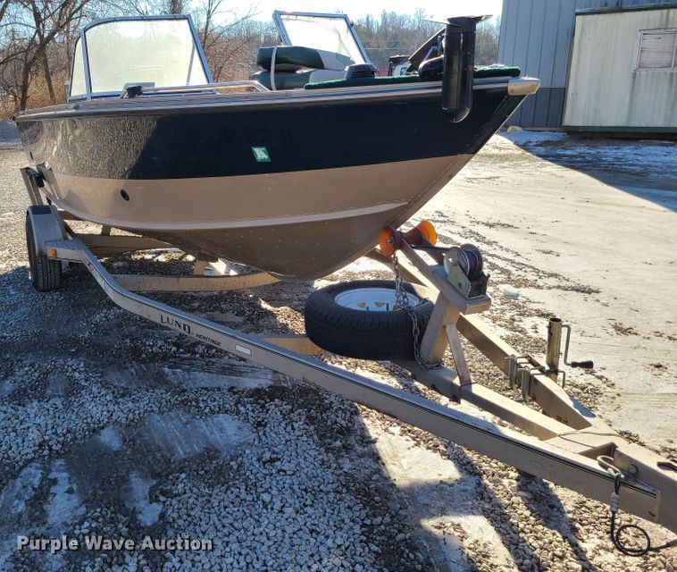 image for item DJ1691 2000 Lund Fisherman 1800  boat