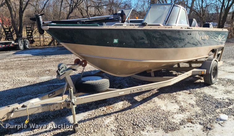 image for item DJ1691 2000 Lund Fisherman 1800  boat