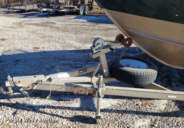 image for item DJ1691 2000 Lund Fisherman 1800  boat