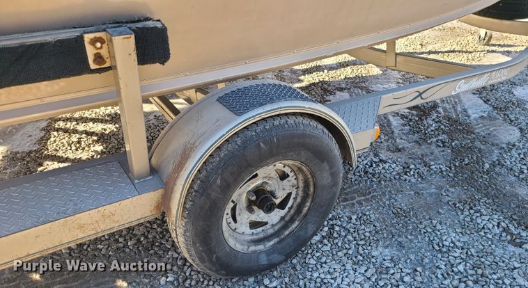 image for item DJ1691 2000 Lund Fisherman 1800  boat