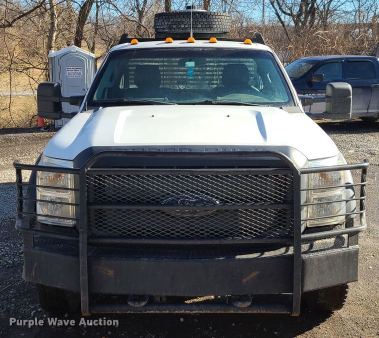 image for item DJ1695 2014 Ford F450 Super Duty  flatbed truck