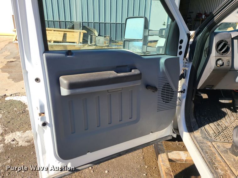 image for item DJ1695 2014 Ford F450 Super Duty  flatbed truck