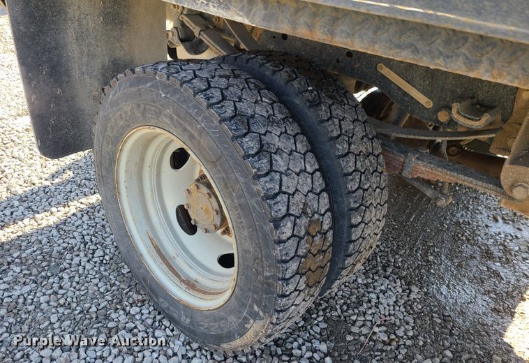 image for item DJ1695 2014 Ford F450 Super Duty  flatbed truck