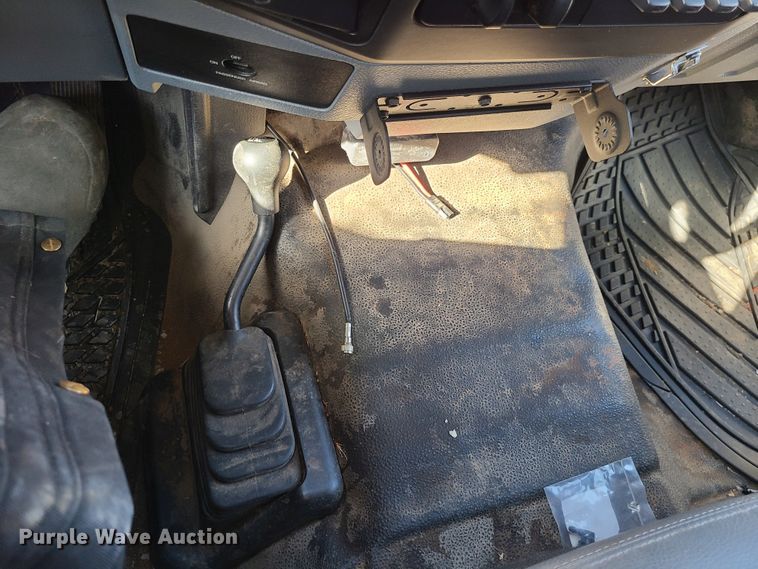 image for item DJ1695 2014 Ford F450 Super Duty  flatbed truck