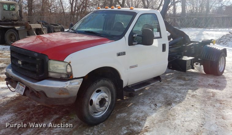 image for item DK3477 2004 Ford F550 Super Duty XL  hook lift truck