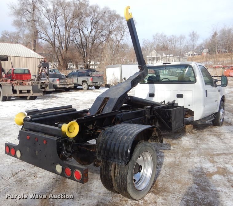 image for item DK3477 2004 Ford F550 Super Duty XL  hook lift truck