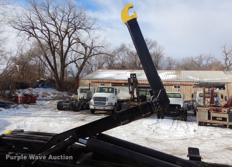 image for item DK3477 2004 Ford F550 Super Duty XL  hook lift truck