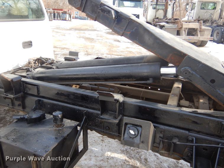 image for item DK3477 2004 Ford F550 Super Duty XL  hook lift truck