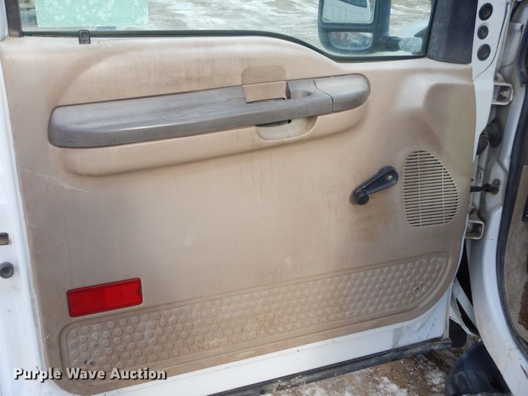 image for item DK3477 2004 Ford F550 Super Duty XL  hook lift truck