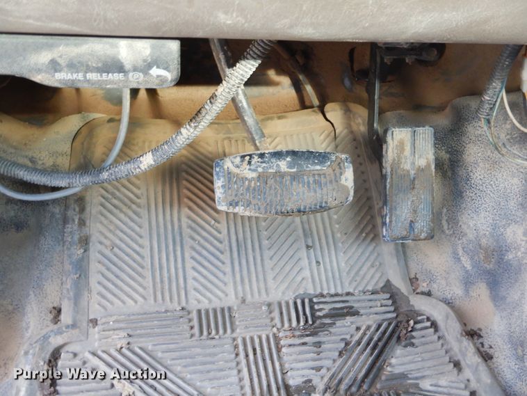 image for item DK3477 2004 Ford F550 Super Duty XL  hook lift truck