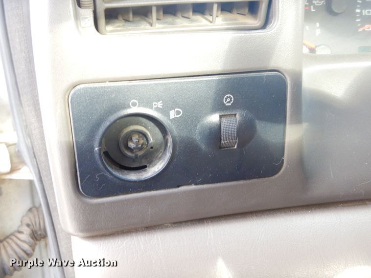 image for item DK3477 2004 Ford F550 Super Duty XL  hook lift truck