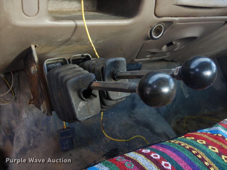 image for item DK3477 2004 Ford F550 Super Duty XL  hook lift truck