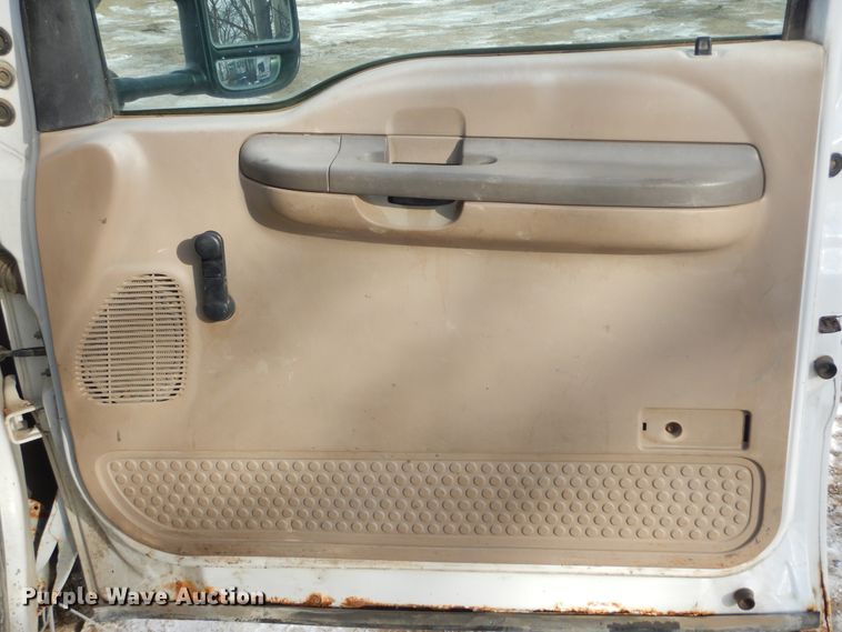 image for item DK3477 2004 Ford F550 Super Duty XL  hook lift truck