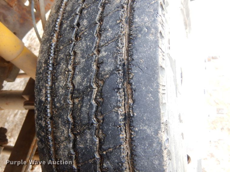 image for item DK3477 2004 Ford F550 Super Duty XL  hook lift truck