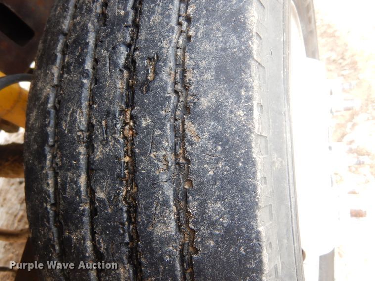 image for item DK3477 2004 Ford F550 Super Duty XL  hook lift truck