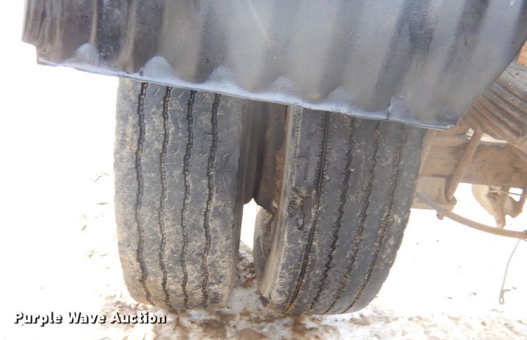 image for item DK3477 2004 Ford F550 Super Duty XL  hook lift truck