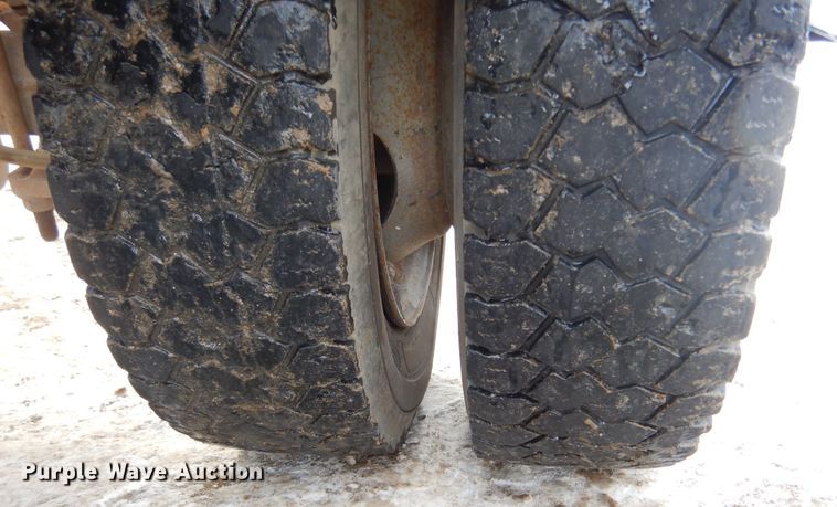 image for item DK3477 2004 Ford F550 Super Duty XL  hook lift truck