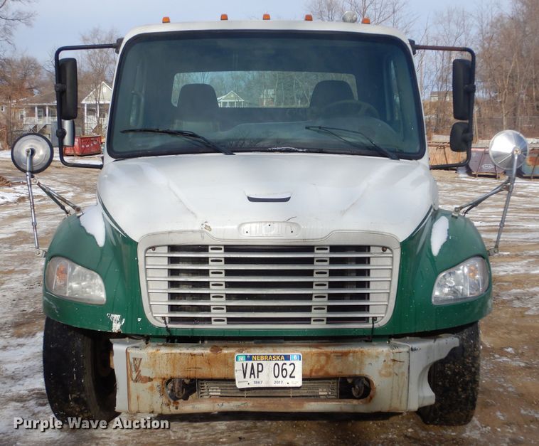 image for item DK3479 2005 Freightliner Business Class M2 106  truck cab and chassis