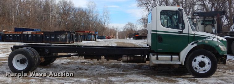 image for item DK3479 2005 Freightliner Business Class M2 106  truck cab and chassis