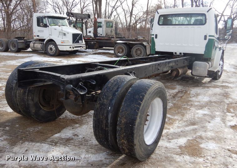 image for item DK3479 2005 Freightliner Business Class M2 106  truck cab and chassis