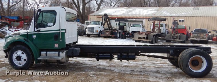 image for item DK3479 2005 Freightliner Business Class M2 106  truck cab and chassis