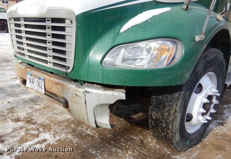 image for item DK3479 2005 Freightliner Business Class M2 106  truck cab and chassis