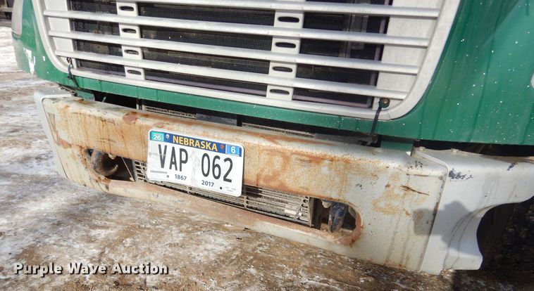 image for item DK3479 2005 Freightliner Business Class M2 106  truck cab and chassis