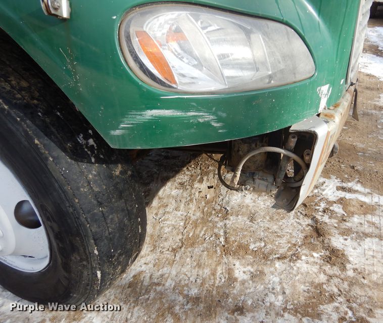 image for item DK3479 2005 Freightliner Business Class M2 106  truck cab and chassis